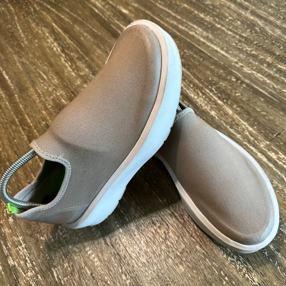 OOfos OOmega eeZee Low Recovery Slip-On Shoes Nomad Tan White Women’s Size 9